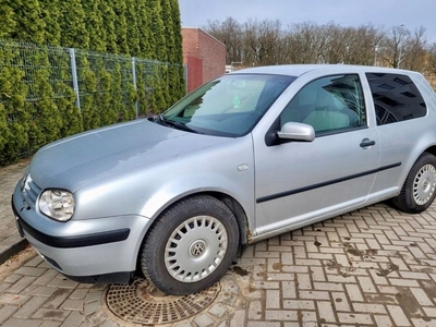 Volkswagen Golf IV Hatchback 1.4 16V 75KM 2002