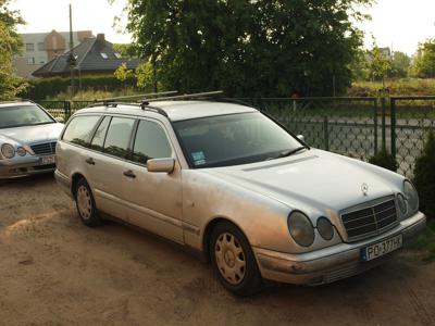 Mercedes-Benz Klasa E W210 Mercedes W210 sprawny ale zardzewiały, E220 CDI jeździ