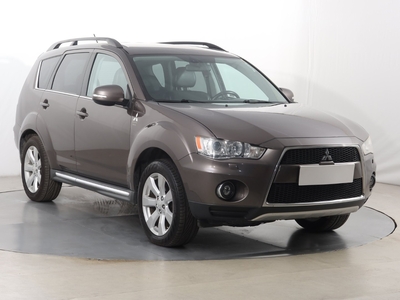 Mitsubishi Outlander II , Salon Polska, Serwis ASO, 174 KM, 7 miejsc, Klimatronic,