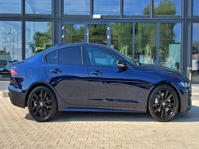 Jaguar XE MY24 2.0 I4 250 KM RWD Auto R-Dynamic SE Felgi19 DachPanoramiczny LED