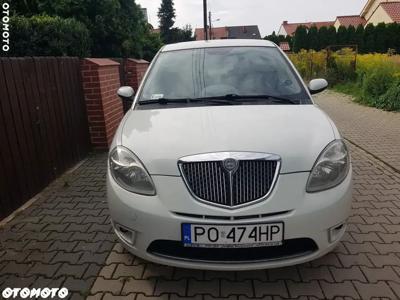 Lancia Ypsilon 1.4 8V Moda Milano (4 os.)