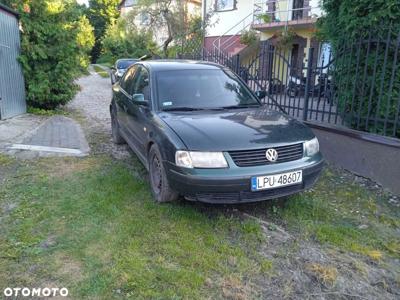 Volkswagen Passat 1.6 Basis