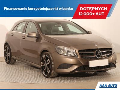 Mercedes Klasa A W176 Hatchback 5d 1.6 180 BlueEFFICIENCY 122KM 2013