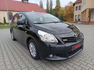 Toyota Verso Minivan 2.0 D-4D 126KM 2011