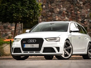 Audi RS4 Standard