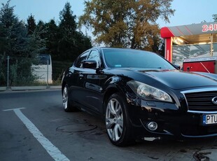 Infiniti M