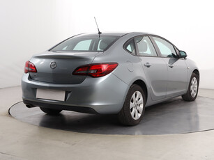 Opel Astra 2015 1.4 T 180336km Sedan