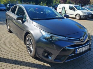 Toyota Avensis - niezawodność i komfort