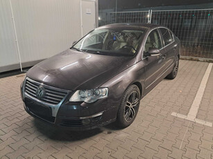 Volkswagen Passat 2007 2.0 TDI 336129km Sedan