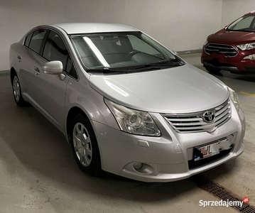 TOYOTA Avensis benzyna salon PL