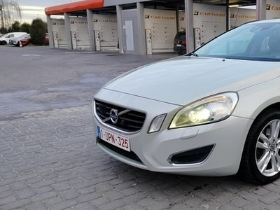 Volvo V60 FULL_OPCJA_2.0_D3_163Km_Automat_Skóra_Xenon_Navi_Kamery I (2010-2018)