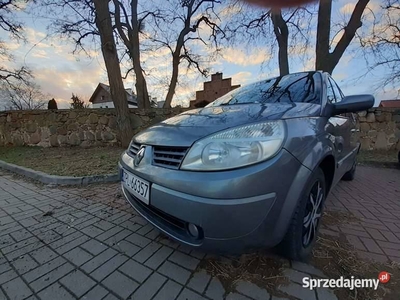 7-osobowe auto w kolorze szarości wulkanicznej