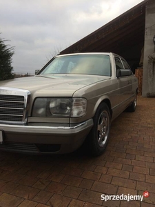 Mercedes W126 300SE.