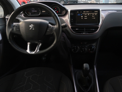 Peugeot 2008 2014 1.2 VTi 87046km SUV