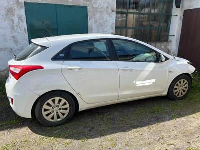 HYUNDAI i30 1.6 CRDi 110km Salon Polska 2015r Uszkodzony- Pali, jeżdzi