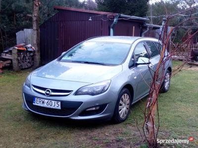 Opel Astra J 2014 rok Niski Przebieg Bogate Wyposażenie