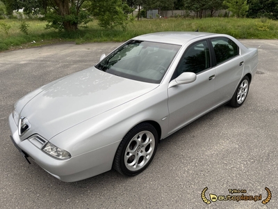 Alfa Romeo 166