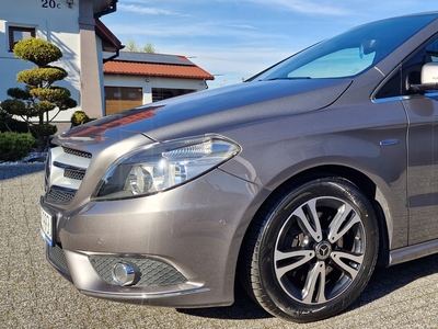 Mercedes Klasa B W246 Sports Tourer 180 BlueEFFICIENCY 122KM 2012