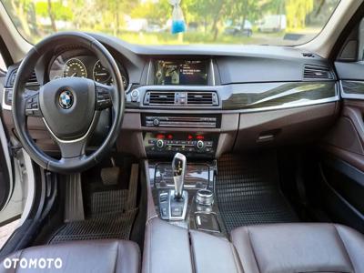 BMW Seria 5 520d xDrive Luxury Line