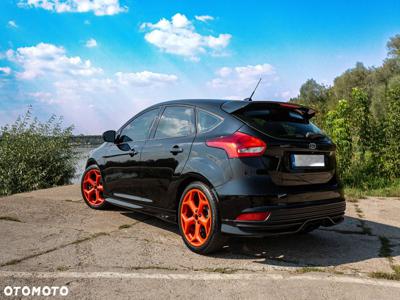 Ford Focus 2.0 EcoBoost ST mit Leder-Sport-Paket