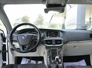 Volvo V40 2,0D2 120KM Momentum/Xenon/Ledy/Serwis/Navi/Harman/Alu/BialaPerla