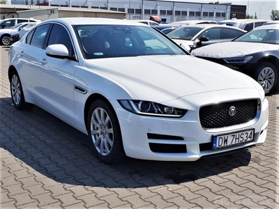 JAGUAR XE sedan (limuzyna)