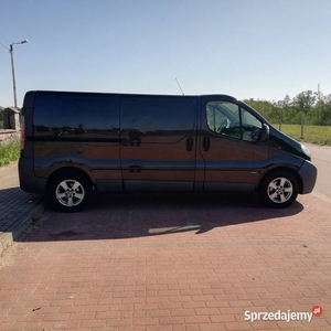 Opel Vivaro 2.5 CDTI Czarny Dlugi Long