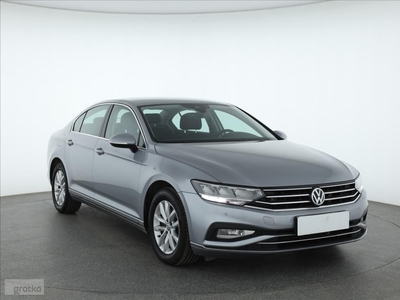 Volkswagen Passat B8 , Salon Polska, 1. Właściciel, VAT 23%, Navi, Klimatronic,