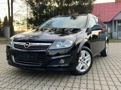 Używane Opel Astra - 19 999 PLN, 216 000 km, 2010