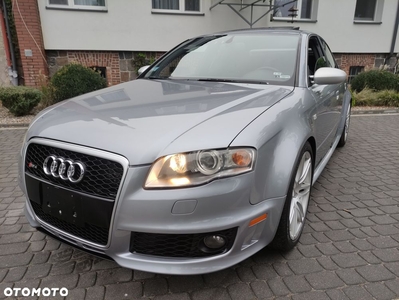 Audi RS4 Standard