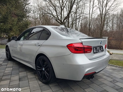 BMW Seria 3 330d xDrive M Sport Shadow