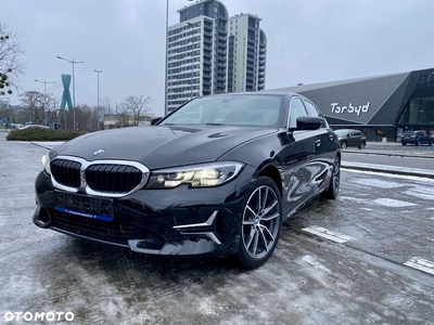 BMW Seria 3 330i xDrive Luxury Line sport