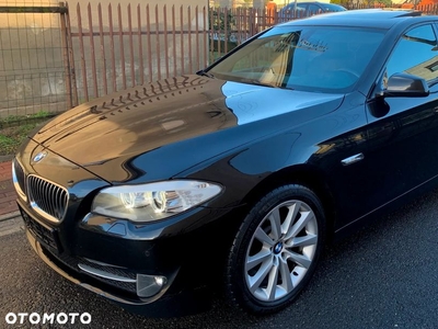 BMW Seria 5 525d xDrive Sport-Aut Luxury Line