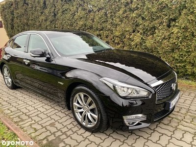 Infiniti Q70