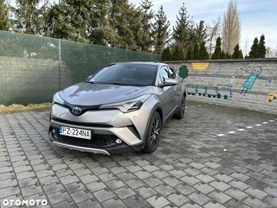 Toyota C-HR Hybrid Style Selection