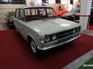 Fiat 124 Special, Fajna Baza do renowacji, Czerwony Środek