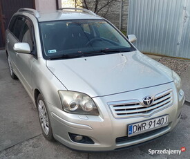 Toyota Avensis T25 1,8 benzyna kombi