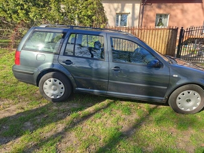 Golf 4 kombi. 14 lat w 1 rękach