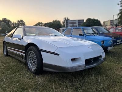 Pontiac Fiero GT nie Chevrolet Bucik Dodge Plymouth Oldsmobile