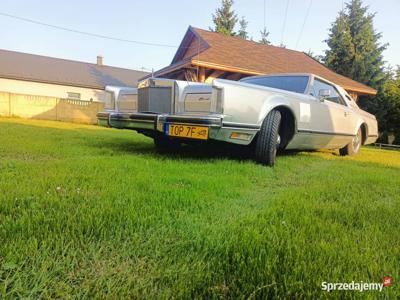 Lincoln Continental Mark V z 1976 roku, silnik 7,5 litra V8