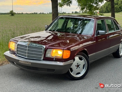 Mercedes-Benz 560 SEL