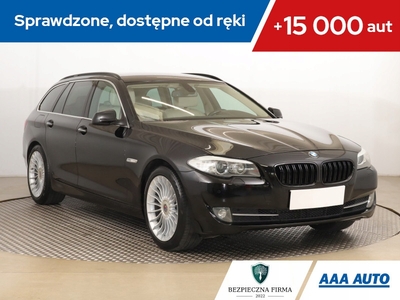 BMW Seria 5 F10-F11 Touring 528i 258KM 2011