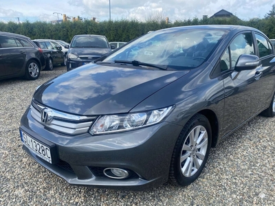 Honda Civic IX Sedan 1.8 i-VTEC 142KM 2014