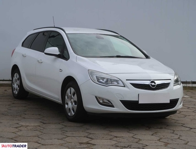 Opel Astra 1.4 99 KM 2011r. (Piaseczno)