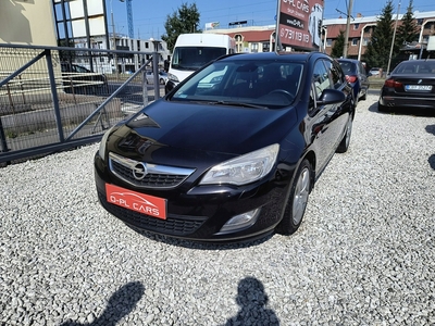 Opel Astra J Sports Tourer 1.4 Turbo ECOTEC 140KM 2011