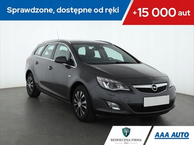 Opel Astra J Sports Tourer 1.7 CDTI ECOTEC 125KM 2011