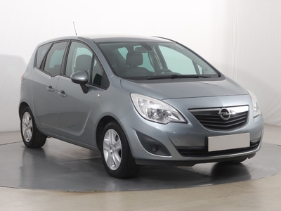 Opel Meriva B , Serwis ASO, Klima, Tempomat, Podgrzewane siedzienia