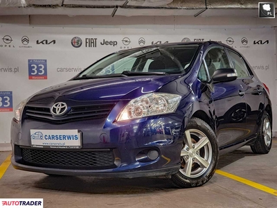 Toyota Auris 1.3 benzyna 100 KM 2011r. (Warszawa)