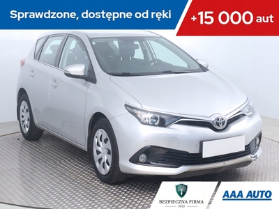 Toyota Auris II Hatchback 5d Facelifting 1.6 Valvematic 132KM 2015