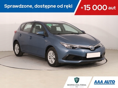 Toyota Auris II Hatchback 5d Facelifting 1.8 Hybrid 136KM 2015